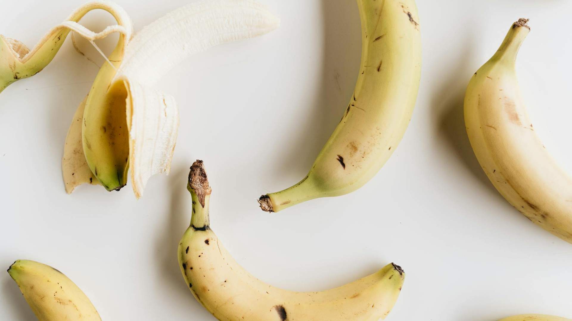 Skórki Banana: Tajemniczy Składnik, Który Sprawi, Że Twoje Rośliny Zakwitną Jak Nigdy Dotąd